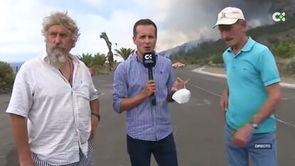 Una de las conexiones en directo de la Radiotelevisión Canaria (RTVC) durante la erupción del volcán en La Palma.