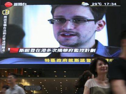 Un momento de la emisi&oacute;n de un reportaje sobre Snowden en Hong Kong.