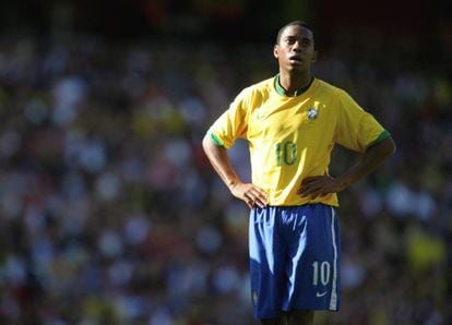 Robinho, durante un partido amistoso entre Brasil y Argentina celebrado en Londres en 2006, siete años antes de la violación por la que está condenado.