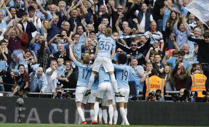 Los jugadores del City celebran uno de los goles ante el Watford.