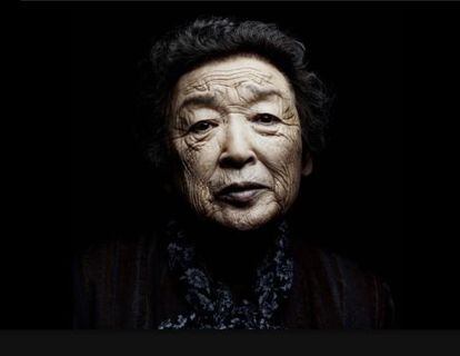 Toku Konno, una de las supervivientes del tsunami de marzo de 2011. Tercer premio en la categoría de retratos individuales.