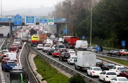 Tráfico en la M-30 en sentido norte durante la mañana de este miércoles.