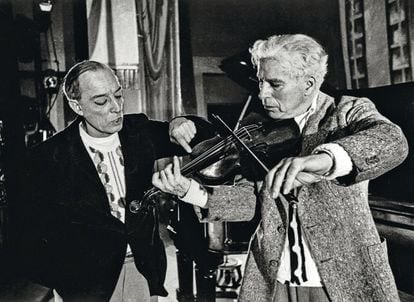 Buster Keaton y Chaplin se admiraban mutuamente. En la imagen de la izquierda, durante el rodaje de 'Candilejas', la última película que Chaplin produjo en Estados Unidos.