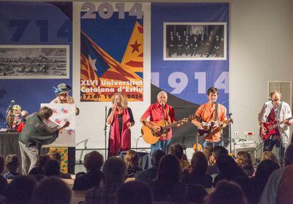 Concierto en la Universitat Catalana d’Estiu, que ha atraído a numerosos políticos catalanes.