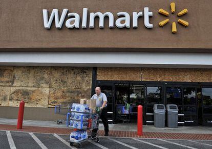 Exterior de un supermercado de Walmart en Estados Unidos.