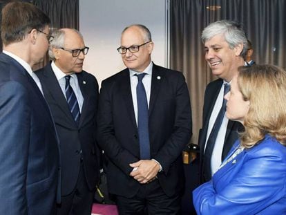 Valdis Dombrovskis, Edward Scicluna, Roberto Gualtieri, Mario Centeno y Nadia Calviño.