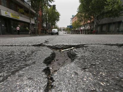 Desperfectos en la calle de Alcalá de Madrid.