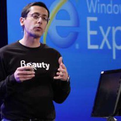 El vicepresidente de Microsoft Corp Internet Explorer, Dean Hachamovitch, presenta Microsoft Internet Explorer versión 9 beta en una demostración en San Francisco