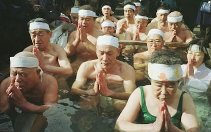 Ceremonia sintoísta de purificación en Tokio para recibir al nuevo año.