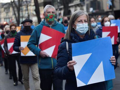 Participantes en la manifestación convocada por el colectivo Sare de apoyo a los presos de ETA celebrada el pasado 8 de enero en Bilbao.