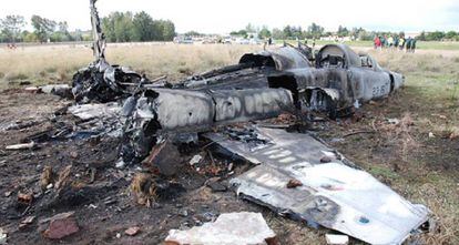 Estado en que quedó el caza F-5 siniestrado en la base de Talavera La Real (Badajoz) en 2012.