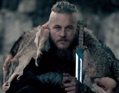 Travis Fimmel como Ragnar en la serie 'Vikingos'.