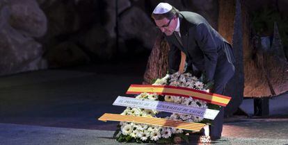 Artur Mas coloca una corona de flores en el Museo del Holocausto de Jerusal&eacute;n