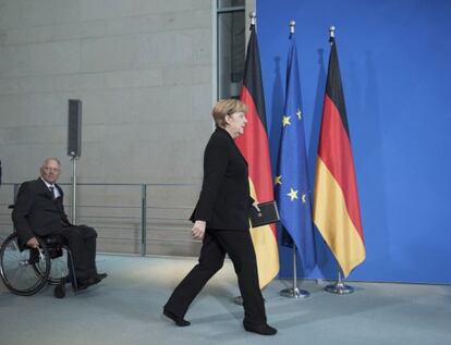 El ministro de Finanzas alemán, Wolfgang Schäuble, y la canciller Angela Merkel, el 11 de noviembre en Berlín.