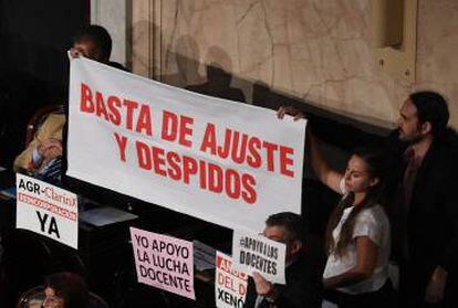 Diputados opositores protestan contra Macri