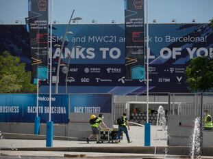 Preparativos para la inauguración del MWC en Fira Gran Via.