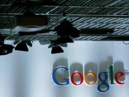 Google ingresó 13.754 millones de dólares durante el tercer trimestre del año, un 19,3 % más en términos interanuales, de los que un 8,2 % provinieron de operaciones realizadas por su filial Motorola Mobile. EFE/Archivo