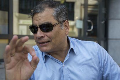 El expresidente ecuatoriano, Rafael Correa, en una terraza de Bruselas, este viernes.
