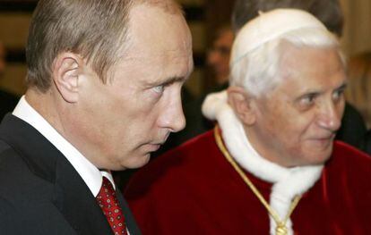Benedicto XVI recibe a Putin en el Vaticano, en marzo de 2007.