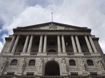 Fachada del Banco de Inglaterra en Londres, Reino Unido, 