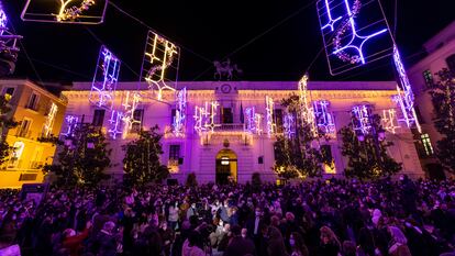 Encendido de las luces de Navidad en la Plaza del Carmen de Granada, el año pasado.