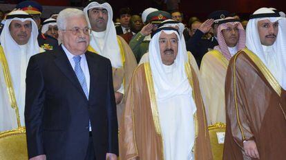 Abbas con el emir de Kuwait el 12 de noviembre pasado.