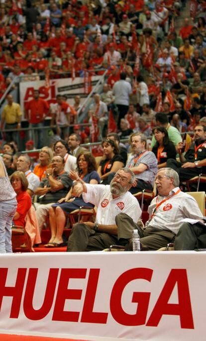 Méndez y Toxo, entre el público durante el acto de movilización para la huelga general celebrado ante 16.000 personas.