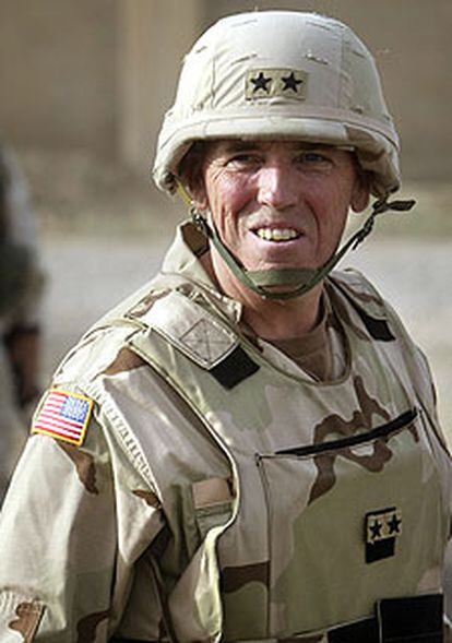 El general Miller, el pasado mes de abril en Abu Ghraib.