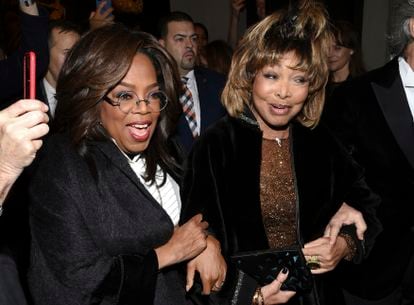 Tina Turner (derecha) con Oprah Winfrey en el estreno de 'Tina - El musical', el 7 de noviembre de 2019 en Nueva York.