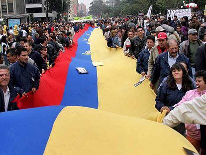 Manifestación en Colombia del 'Movimiento de Víctimas de Crímenes de Estado'