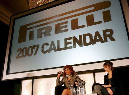 La actriz italiana presentó el calendario en Londres. El almanaque no se adquiere en las tiendas, sino que se reparte entre los clientes y compromisos de la casa Pirelli.