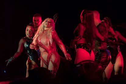La cantante Christina Aguilera durante el concierto que ofrece en el Live Festival, en Calviá, Mallorca.