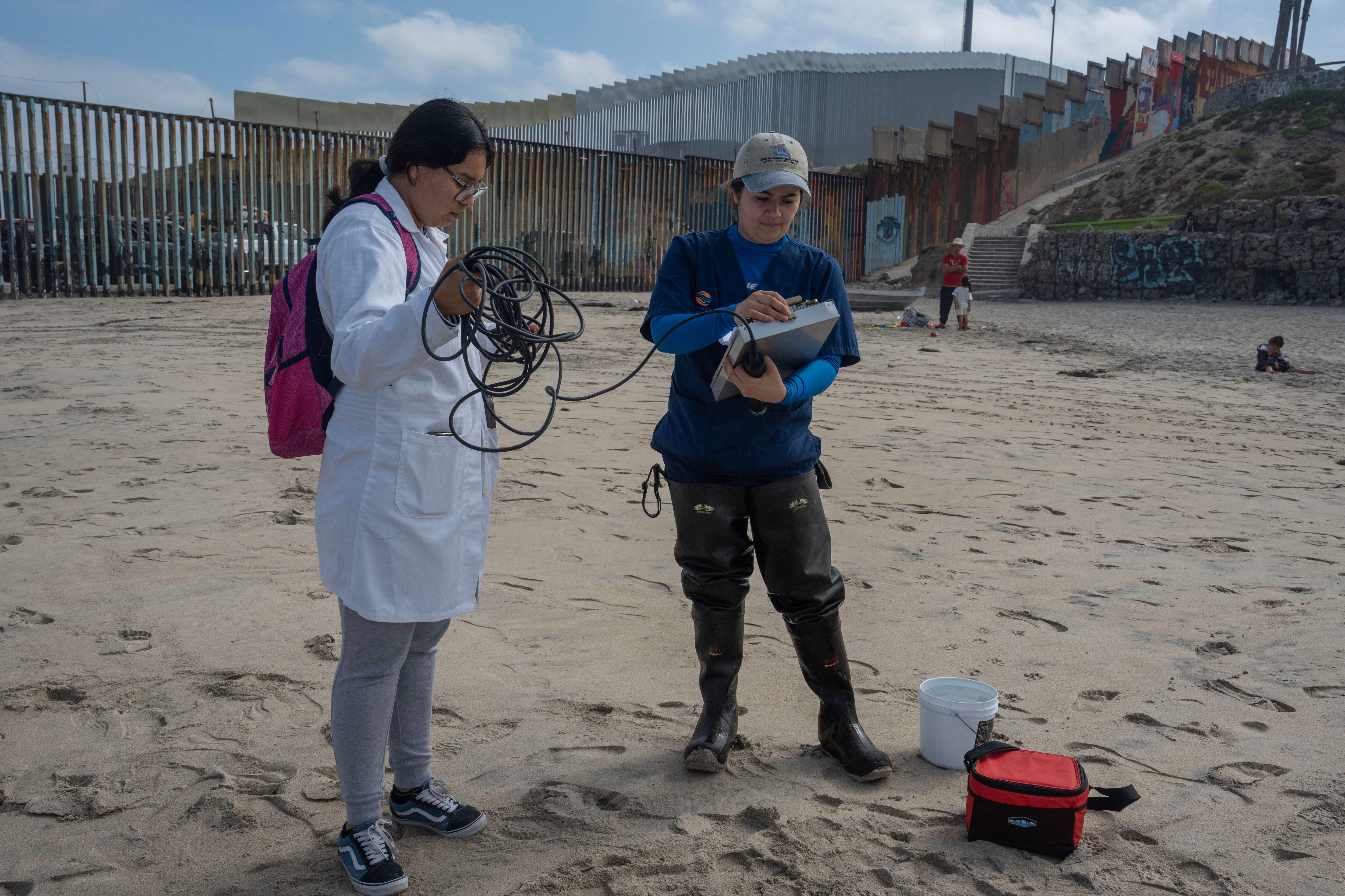 La asociación Proyecto Fronterizo mide los indíces de contaminación en Playas de Tijuana. Uno de los lugares más visitados por turistas y locales. 