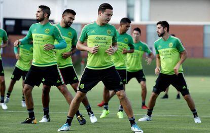 Los futbolistas mexicanos durante su último entrenamiento