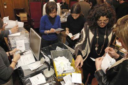 Recuento del voto emigrante en Ourense durante las últimas elecciones autonómicas.