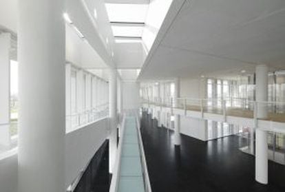 Interior del laboratorio de Italcementi