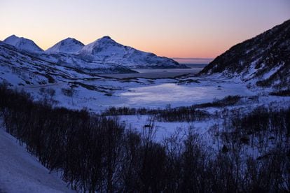 Vista de Grøtfjord, al oeste de Tromsø.