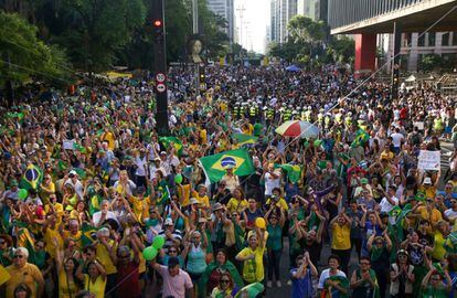 Protesta el domingo en São Paulo contra la decisión del Supremo de excarcelar a 5.000 presos incluido Lula.