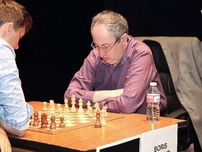 Borís Guélfand, durante la 1ª partida de la 2ª semifinal en el Magistral Ciudad de León, este sábado