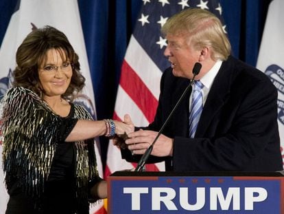 Sarah Palin, junto al candidato a las primarias republicanas, Donald Trump.