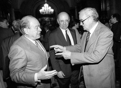 Acto de despedida de Joan Raventós como presidente del Parlament, en 1999, con Jordi Pujol y Joan Rigol.