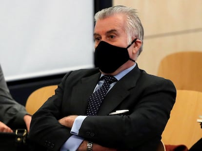 El extesorero del PP Luis Bárcenas durante la primera sesión del juicio de los papeles de Bárcenas, el pasado 8 de febrero.