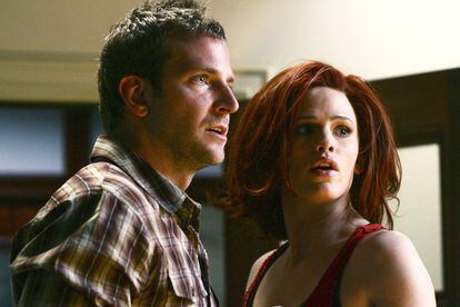 Bradley Cooper, junto a Jennifer Garner, en su primer papel importante en la serie ‘Alias’.