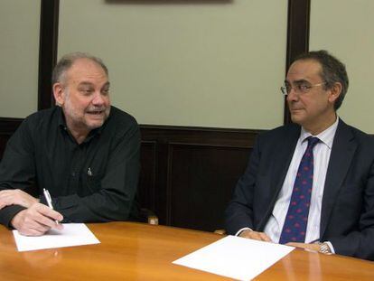 Eduardo Garc&iacute;a (a la izquierda) y Jon Bilbao, en un momento de su debate en la sede de Confebask en Bilbao.