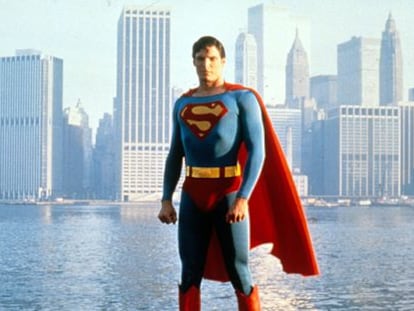 El actor Christopher Reeves en una escena del filme Superman.