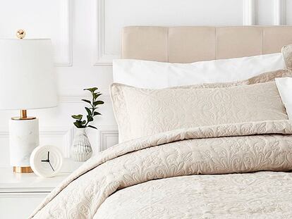 La colcha de entretiempo perfecta: en tres tamaños y cuatro colores por menos de 20€