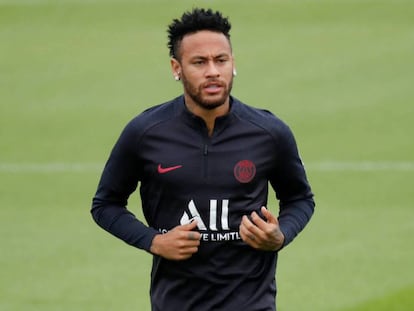 Neymar, en el entrenamiento del PSG. En vídeo, declaraciones de Thomas Tuchel, entrenador del PSG; y de Ernesto Valverde, entrenador del FC Barcelona.