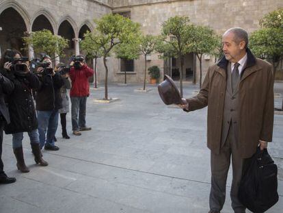 Felip Puig, consejero de Empresa, a su llegada a la reunión semanal del Gobierno catalán.