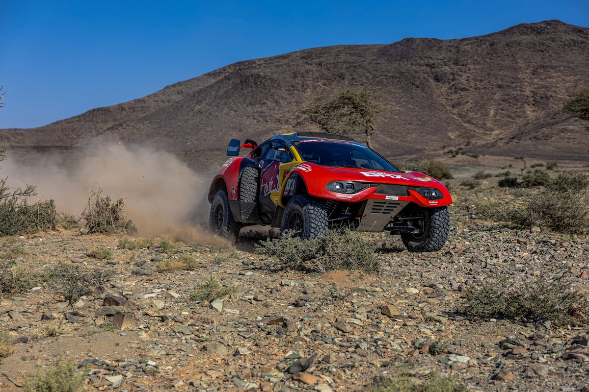 Sainz, Al-Attiyah y Peterhansel, la vieja guardia marca la pauta en el Dakar | Deportes