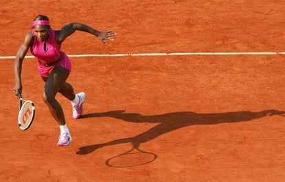 Serena Williams, durante un partido contra Maria Kirilenko, de Rusia, en el Roland Garros de 2004.